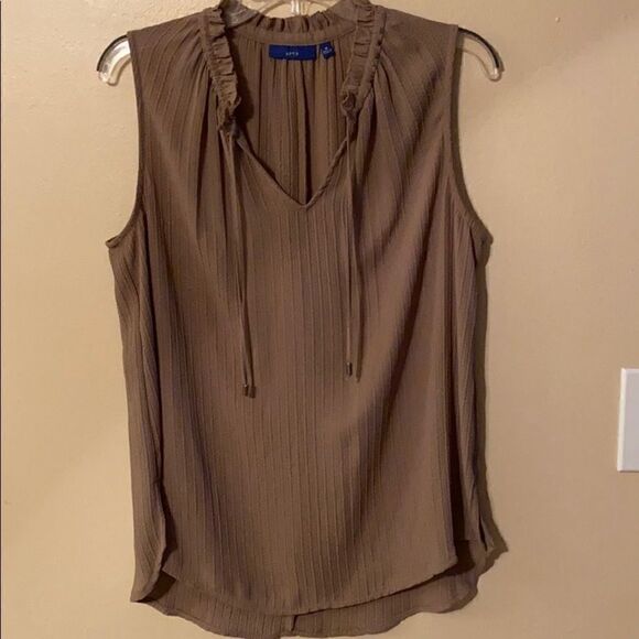Apt 9 Woman’s Sleeveless Top - Picture 2 of 2
